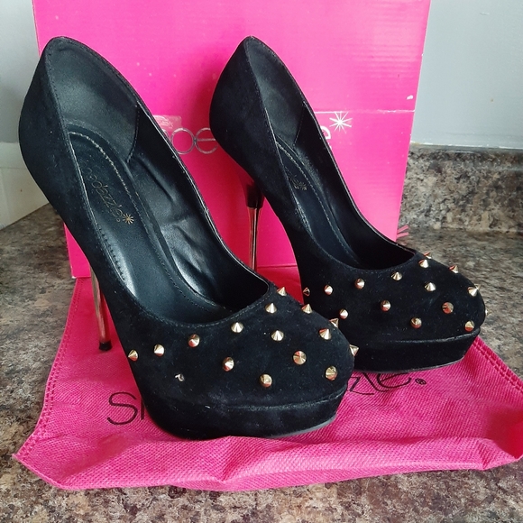 Black Shoedazzle Spiked Heels - Picture 1 of 10